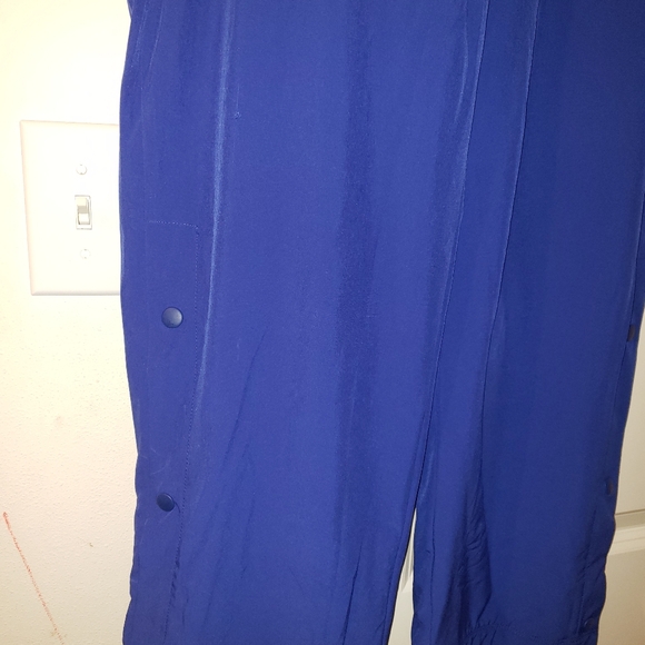 GapFit Snap-Hem Fleece-Lined Sweatpants and GapFit Breathe Turtleneck - Picture 4 of 10